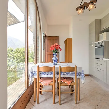 Wonderful Flat With Swimming Pool Lift And Garden Apartment