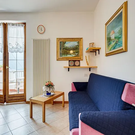 Wonderful Flat With Swimming Pool Lift And Garden Apartment *