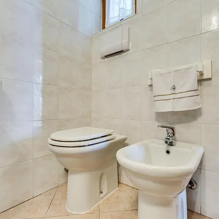 Wonderful Flat With Swimming Pool Lift And Garden Gravedona
