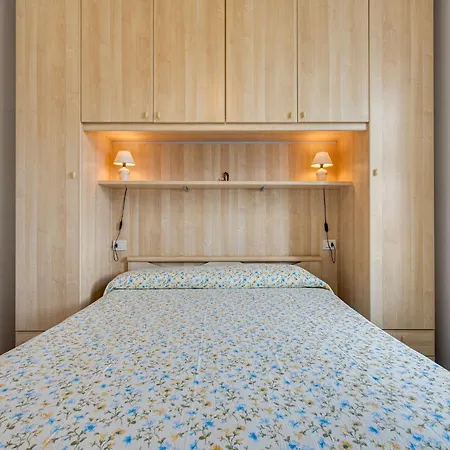Διαμέρισμα Wonderful Flat With Swimming Pool Lift And Garden