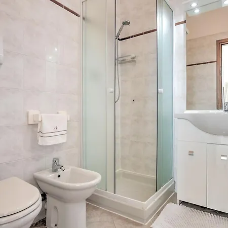 Διαμέρισμα Wonderful Flat With Swimming Pool Lift And Garden Gravedona