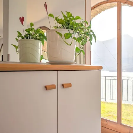 Wonderful Flat With Swimming Pool Lift And Garden Διαμέρισμα *
