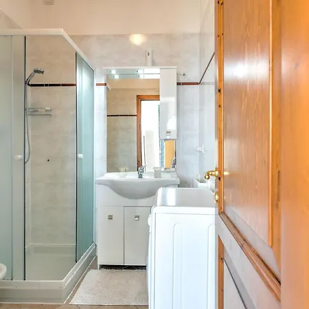 Διαμέρισμα Wonderful Flat With Swimming Pool Lift And Garden *