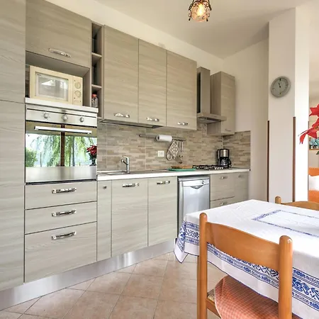 Διαμέρισμα Wonderful Flat With Swimming Pool Lift And Garden Gravedona