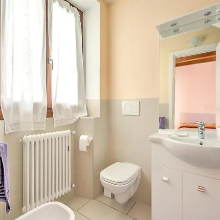 Διαμέρισμα Wonderful Flat With Swimming Pool Lift And Garden