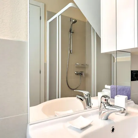 Wonderful Flat With Swimming Pool Lift And Garden Gravedona
