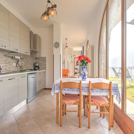 Apartamento Wonderful Flat With Swimming Pool Lift And Garden Gravedona
